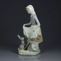 Винтажная фарфоровая статуэтка Девочка кормит кролика Lladro 4826 Rabbits Food