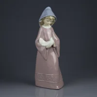 Винтажная фарфоровая статуэтка Девочка с голубем Lladro NAO Caressing Dove
