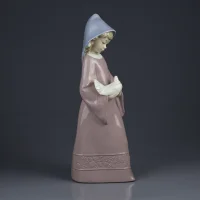 Винтажная фарфоровая статуэтка Девочка с голубем Lladro NAO Caressing Dove