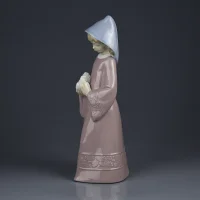 Винтажная фарфоровая статуэтка Девочка с голубем Lladro NAO Caressing Dove