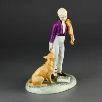 Винтажная фарфоровая статуэтка Англия Royal Doulton 2872 Young Master Мальчик со скрипкой и собакой