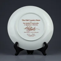Тарелка винтажная декоративная настенная Квилты Сельский магазин Hamilton Collection Quilted Countryside Old Country Store