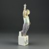 Винтажная фарфоровая статуэтка Испания Lladro 5870 Olympic Torch Олимпийский огонь Ребёнок на пьедестале с факелом