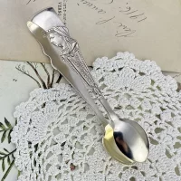 Антикварные английские щипцы для сахара с профилем королевы Виктории England Longest Reign 1837–1897 Joseph Gloster 1897 год