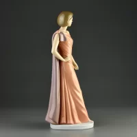 Винтажная фарфоровая статуэтка Дама Девушка Lladro NAO Flirtatious