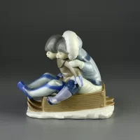 Винтажная фарфоровая статуэтка Испания Lladro 5665 Hang On Дети на санках