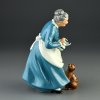 Винтажная фарфоровая статуэтка Англия Royal Doulton 2249 Favourite Бабушка Кошка Кувшин с молоком