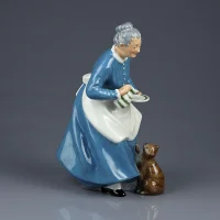 Винтажная фарфоровая статуэтка Бабушка с кувшином Кошка Англия Royal Doulton HN2249 Favourite