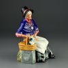 Винтажная фарфоровая статуэтка Англия Royal Doulton 2770 New companions Бабушка с собакой в корзине