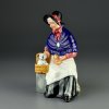 Винтажная фарфоровая статуэтка Англия Royal Doulton 2770 New companions Бабушка с собакой в корзине