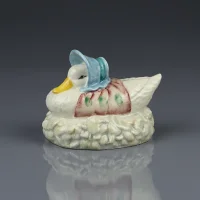 Винтажная английская статуэтка Уточка Джемайма в гнезде Royal Albert Jemima Puddle-Duck Made a Feather Nest Beatrix Potter