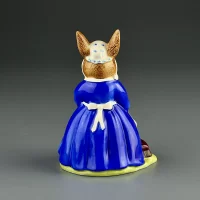 Винтажная статуэтка Крольчиха с метлой Mrs Bunnykins Clean Sweep Royal Doulton