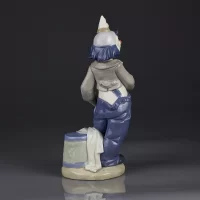 Винтажная фарфоровая статуэтка NAO Lladro Клоун в колпаке с концертиной, гармошкой
