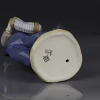 Винтажная фарфоровая статуэтка NAO Lladro Клоун в колпаке с концертиной, гармошкой