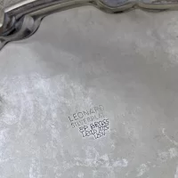 Винтажный поднос на ножках с серебряным покрытием Leonard Silver Manufacturing Company