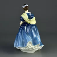 Винтажная фарфоровая статуэтка девушки Англия Royal Doulton 2304 Adrienne