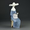 Винтажная фарфоровая статуэтка Испания Монахиня за вышивкой Lladro 5501 Time to Sew