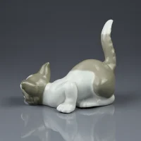 Винтажная фарфоровая статуэтка насторожившегося кота с поднятым хвостом Lladro 5112 Attentive Cat