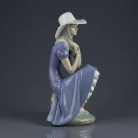 Винтажная фарфоровая статуэтка Девушка в соломенной шляпке Lladro NAO 229 La Pamela Girl With Straw Hat