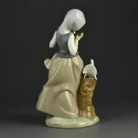 Винтажная фарфоровая статуэтка Девочка с голубями Испания Lladro 4915 Girl With Pigeons