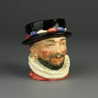 Винтажный кувшин Royal Doulton Beefeater Бифитер Toby Character Jug