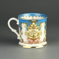 Винтажная английская фарфоровая кружка Золотой юбилей Елизавета II Golden Jubilee Queen Elizabeth 1952-2002 Royal Collection