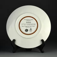 Тарелка винтажная декоративная настенная Фарфор Англия Девушка с луком Royal Worcester Archery Medieval Ladies Collection