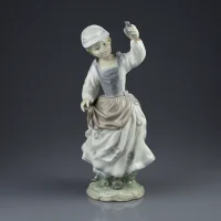 Винтажная фарфоровая статуэтка Девочка и воробей Lladro 4758 Girl and Sparrow