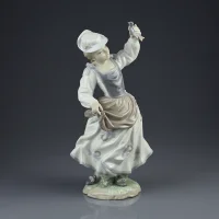 Винтажная фарфоровая статуэтка Девочка и воробей Lladro 4758 Girl and Sparrow