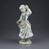 Винтажная фарфоровая статуэтка Девочка и воробей Lladro 4758 Girl and Sparrow