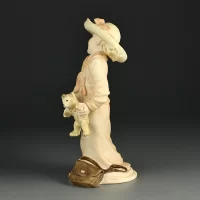 Винтажная фарфоровая статуэтка Девочка в шляпке с мишкой Вторник Coalport Tuesday’s Child Children Week Collection