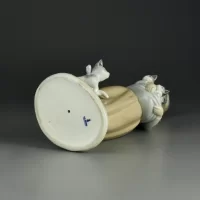 Винтажная фарфоровая статуэтка Испания Девочка с кошкой и котятами Lladro 1309 Following Her Cats