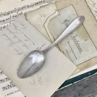 Антикварная чайная ложка National Silver Company