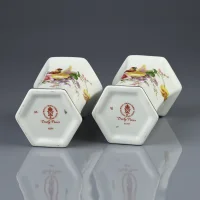 Винтажные английские фарфоровые вазы с цветочным декором Royal Crown Derby Posies
