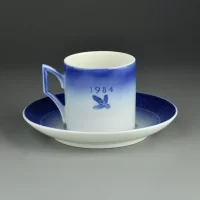 Винтажная фарфоровая кофейная пара Дания Рождество Лошадь Сани Royal Copenhagen 1984 Jingle Bells