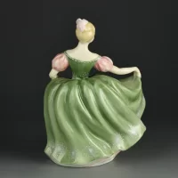 Винтажная фарфоровая статуэтка Дама в зелёном платье Англия Royal Doulton 2234 Michele