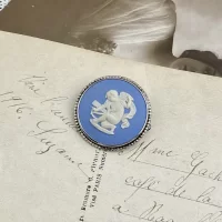 Винтажная английская брошь Веджвуд Josiah Wedgwood & Sons 1987 год Ангел Купидон