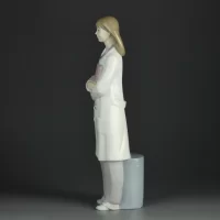 Винтажная фарфоровая статуэтка Доктор Врач Испания Lladro NAO 1684 Doctor