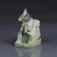 Винтажная фигурка Беатрис Поттер Мышь с веником Hunca Munca Sweeping Border Fine Arts Шотландия
