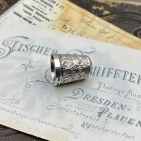 Антикварный английский серебряный напёрсток HC & S 1904 год