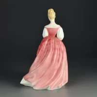 Винтажная фарфоровая статуэтка Дама поливает цветы Англия Royal Doulton 3292 Alexandra