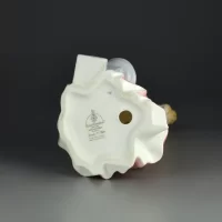 Винтажная фарфоровая статуэтка Дама поливает цветы Англия Royal Doulton 3292 Alexandra