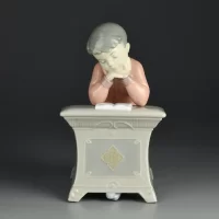 Винтажная фарфоровая статуэтка Мальчик с книгой за партой Испания Lladro NAO 1403 My First Class