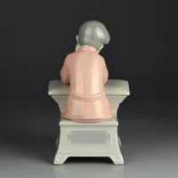 Винтажная фарфоровая статуэтка Мальчик с книгой за партой Испания Lladro NAO 1403 My First Class
