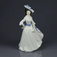 Винтажная фарфоровая статуэтка Маргарет Дама в шляпке Англия Royal Doulton HN2397 Margaret