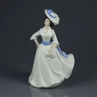 Винтажная фарфоровая статуэтка Маргарет Дама в шляпке Англия Royal Doulton HN2397 Margaret