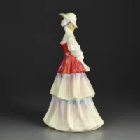 Винтажная фарфоровая статуэтка Дама в шляпке Англия Royal Doulton 3179 Eliza