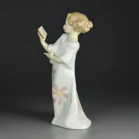 Винтажная фарфоровая статуэтка Испания Девочка с книгой Lladro NAO