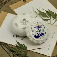 Винтажная фарфоровая шкатулка Coalport Pageant