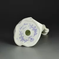Винтажная фарфоровая статуэтка Дама в шляпке Англия Coalport Lorraine